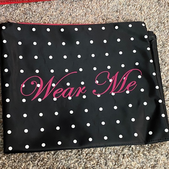 Polka Dot Travel Bag - Black and White - Picture 1 of 3